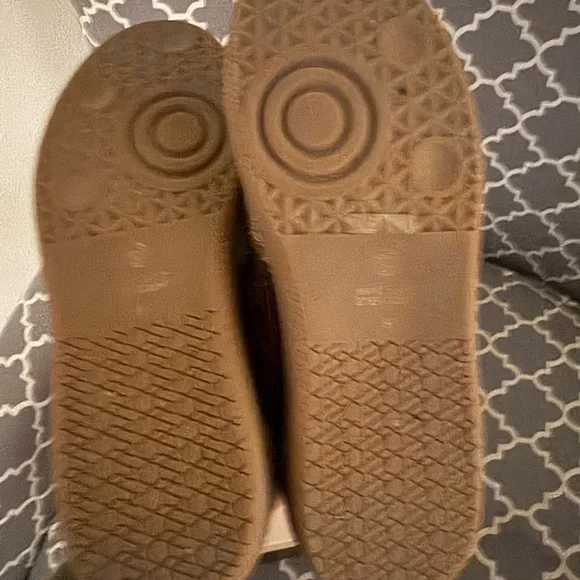 Stylish Tapestry Sneakers with Ribbon Laces - Picture 5 of 5